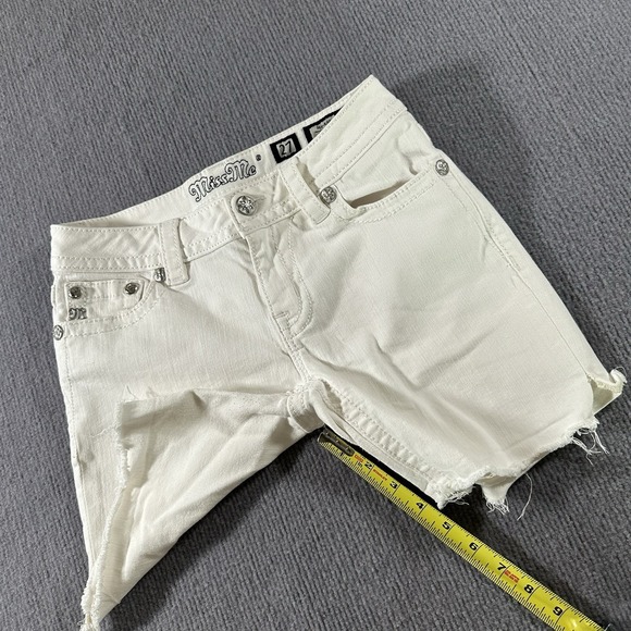 Miss Me Boyfriend Shorts Womens 27  White Mid Rise Denim Bermuda Shorts‎ - Picture 9 of 10
